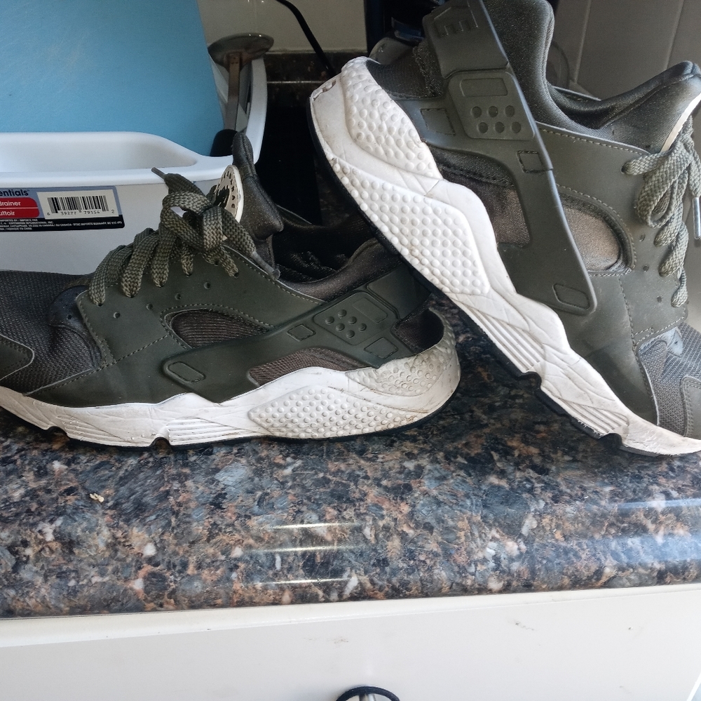 Men's Nike Huarache size 11